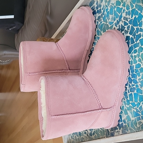 Bearpaw Ellie Boot - Picture 2 of 10